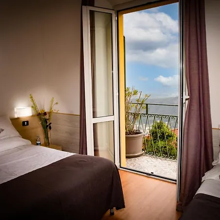 Vista Hotel 3*